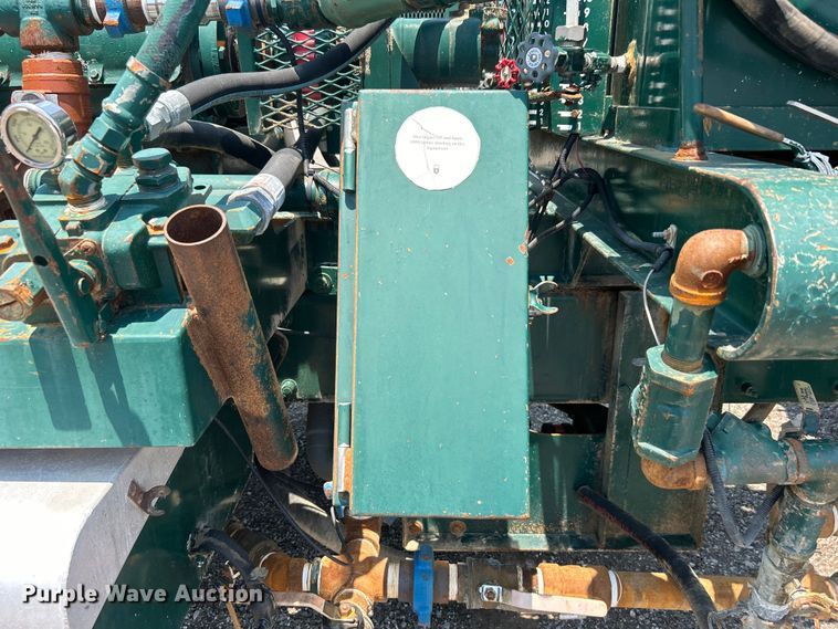 image for item EG0825 2008 Peterbilt  365 oilfield acidizing pump truck