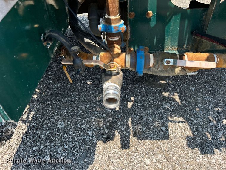 image for item EG0825 2008 Peterbilt  365 oilfield acidizing pump truck