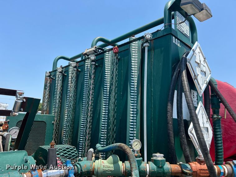 image for item EG0825 2008 Peterbilt  365 oilfield acidizing pump truck