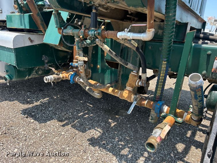 image for item EG0825 2008 Peterbilt  365 oilfield acidizing pump truck