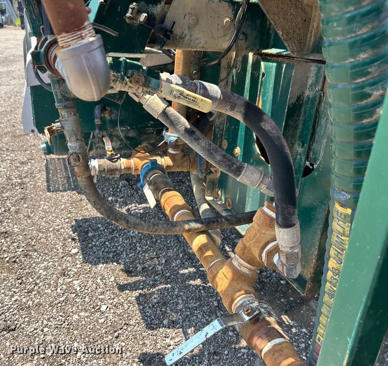 image for item EG0825 2008 Peterbilt  365 oilfield acidizing pump truck