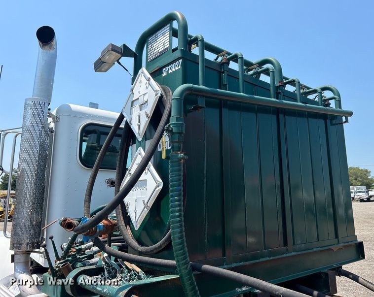 image for item EG0825 2008 Peterbilt  365 oilfield acidizing pump truck