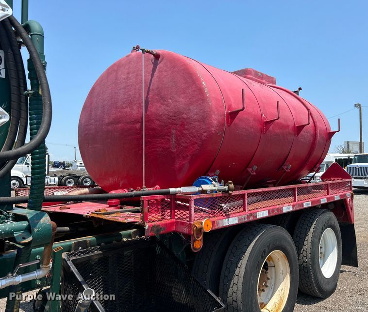 image for item EG0825 2008 Peterbilt  365 oilfield acidizing pump truck