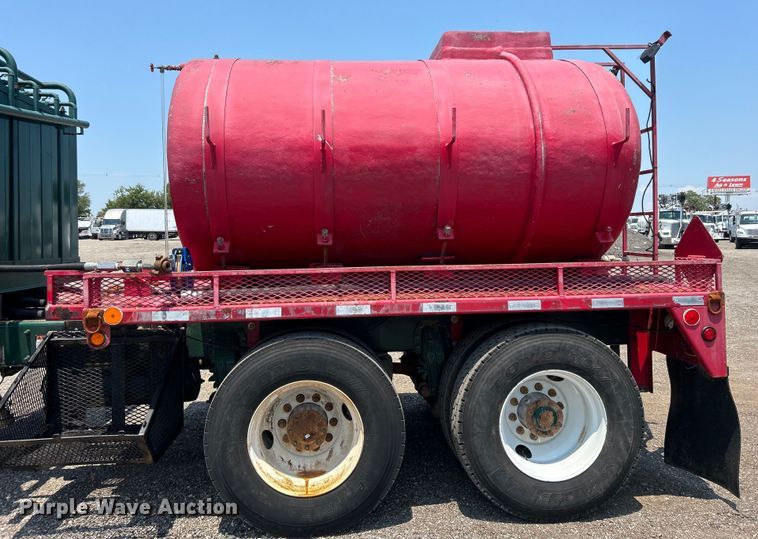 image for item EG0825 2008 Peterbilt  365 oilfield acidizing pump truck