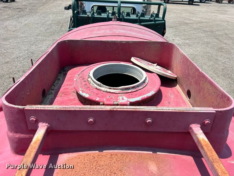 image for item EG0825 2008 Peterbilt  365 oilfield acidizing pump truck