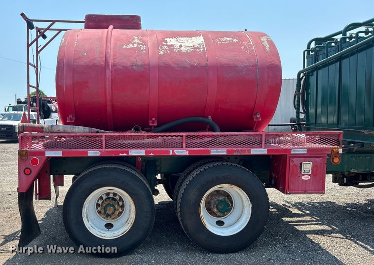 image for item EG0825 2008 Peterbilt  365 oilfield acidizing pump truck