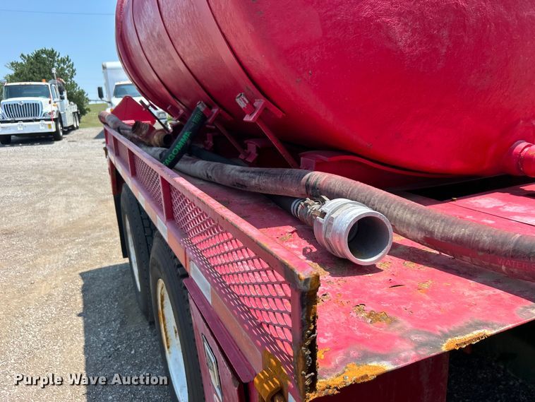 image for item EG0825 2008 Peterbilt  365 oilfield acidizing pump truck