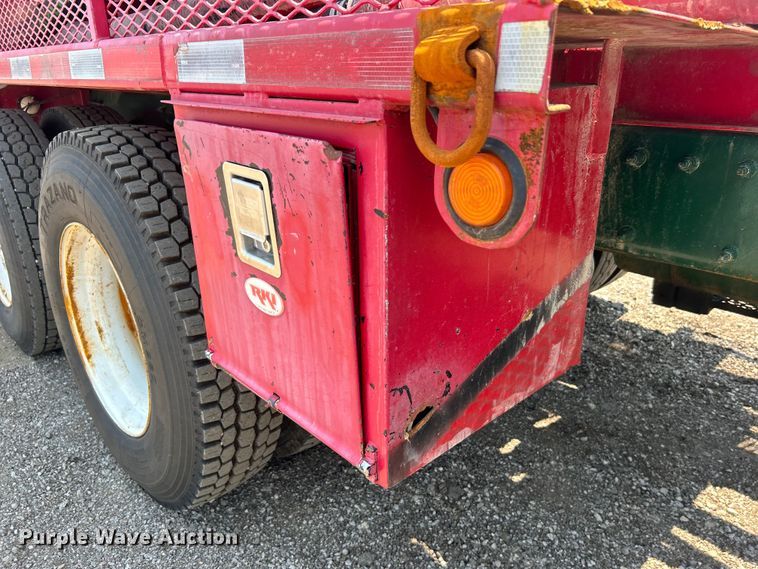 image for item EG0825 2008 Peterbilt  365 oilfield acidizing pump truck