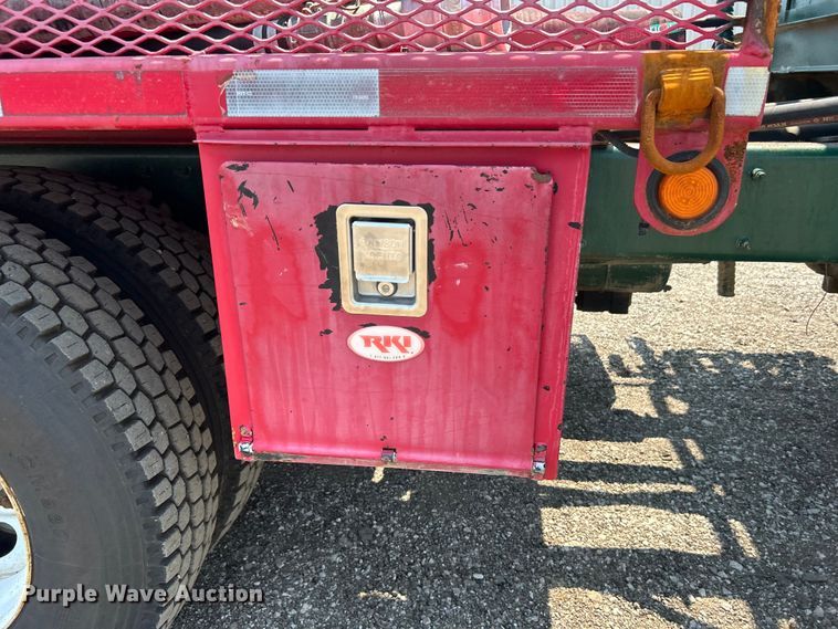 image for item EG0825 2008 Peterbilt  365 oilfield acidizing pump truck