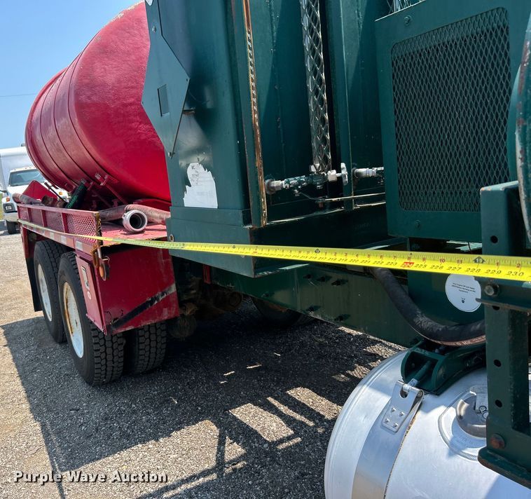 image for item EG0825 2008 Peterbilt  365 oilfield acidizing pump truck