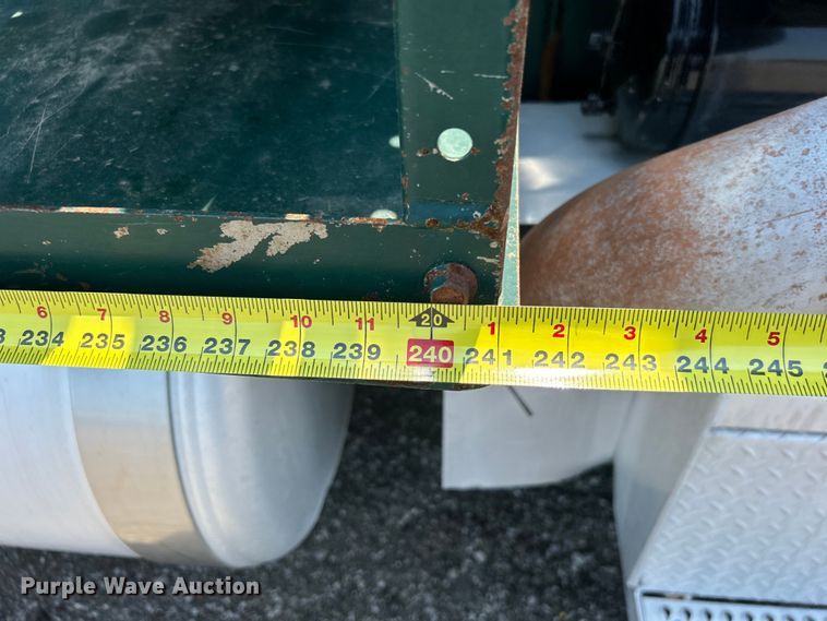 image for item EG0825 2008 Peterbilt  365 oilfield acidizing pump truck