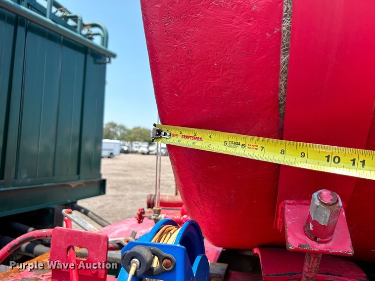 image for item EG0825 2008 Peterbilt  365 oilfield acidizing pump truck