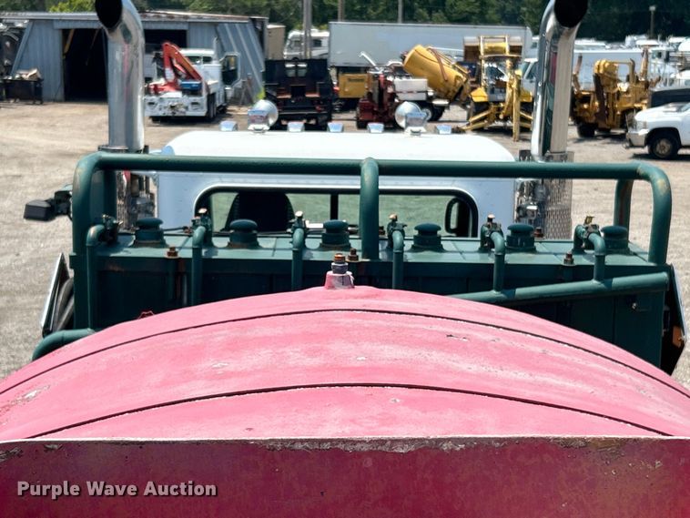 image for item EG0825 2008 Peterbilt  365 oilfield acidizing pump truck