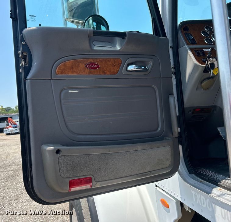 image for item EG0825 2008 Peterbilt  365 oilfield acidizing pump truck