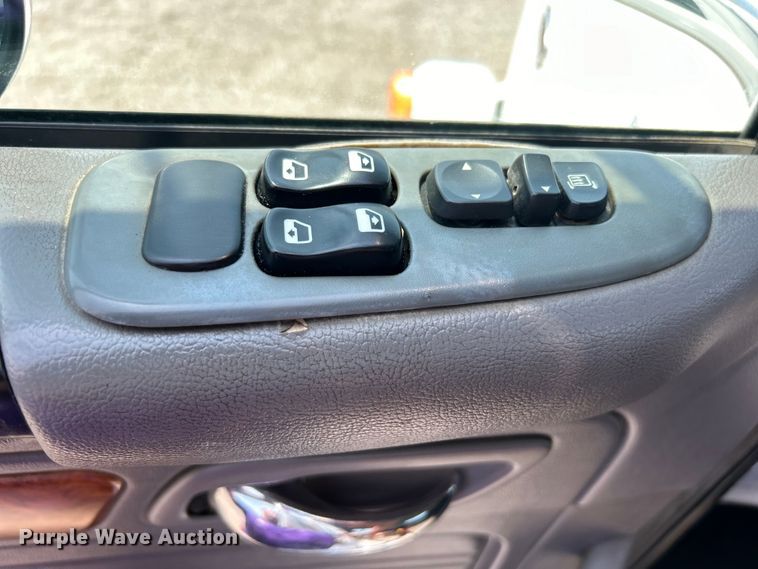 image for item EG0825 2008 Peterbilt  365 oilfield acidizing pump truck