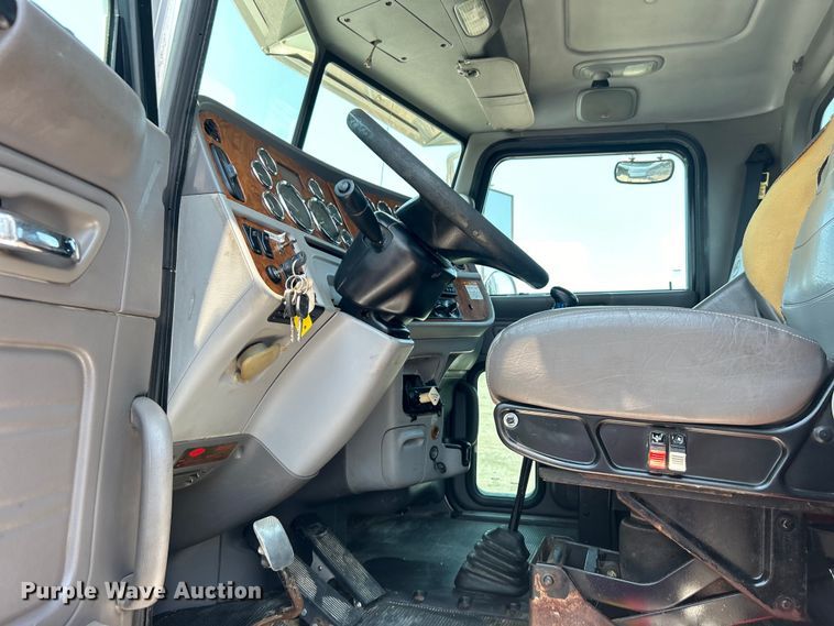 image for item EG0825 2008 Peterbilt  365 oilfield acidizing pump truck