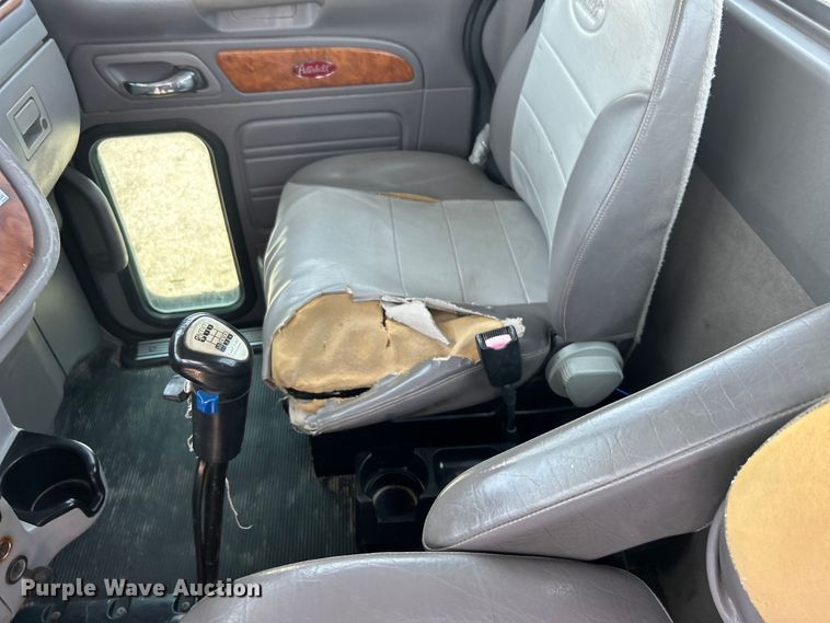 image for item EG0825 2008 Peterbilt  365 oilfield acidizing pump truck