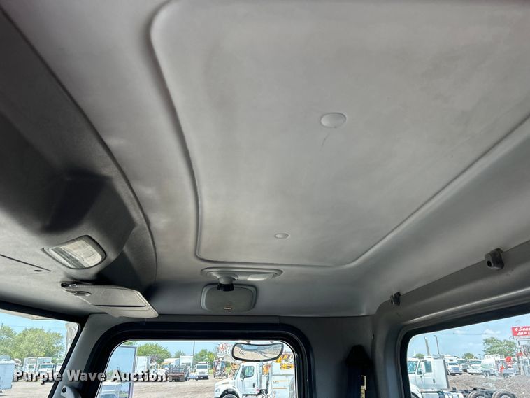 image for item EG0825 2008 Peterbilt  365 oilfield acidizing pump truck