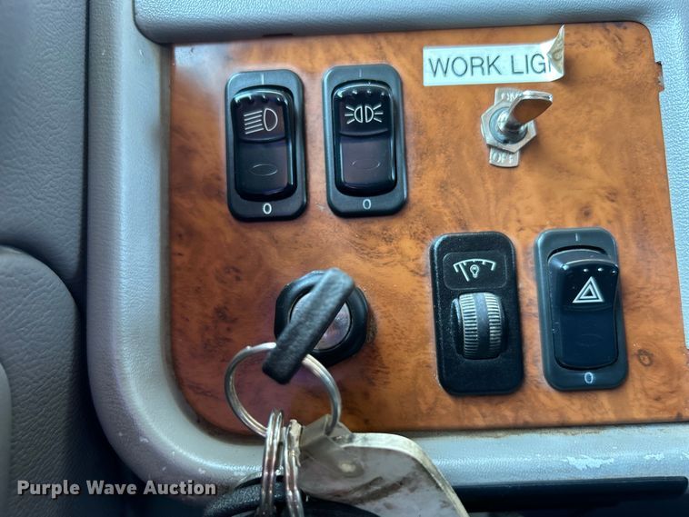 image for item EG0825 2008 Peterbilt  365 oilfield acidizing pump truck