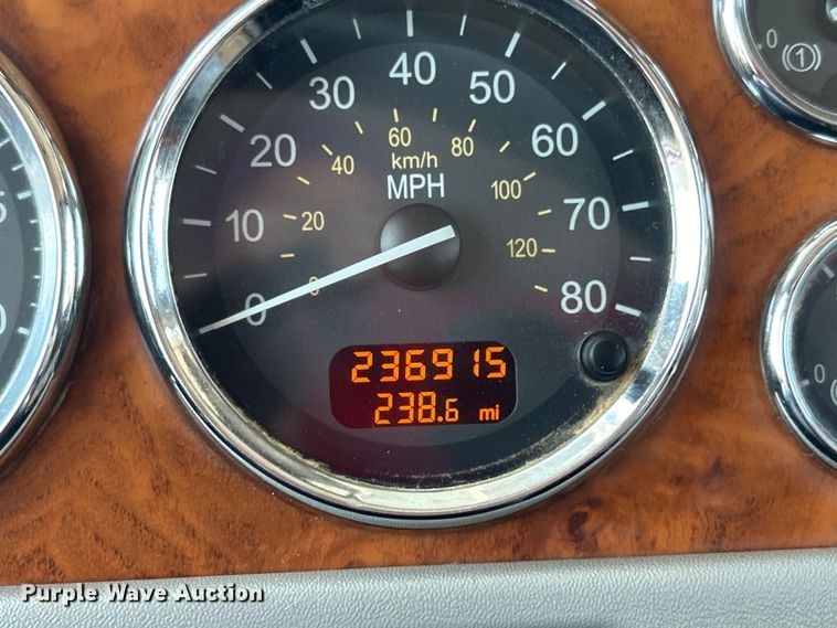 image for item EG0825 2008 Peterbilt  365 oilfield acidizing pump truck