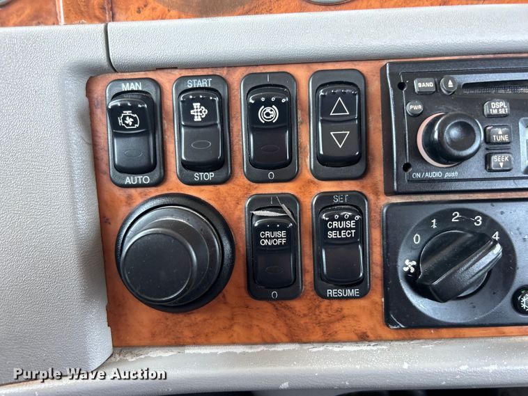 image for item EG0825 2008 Peterbilt  365 oilfield acidizing pump truck