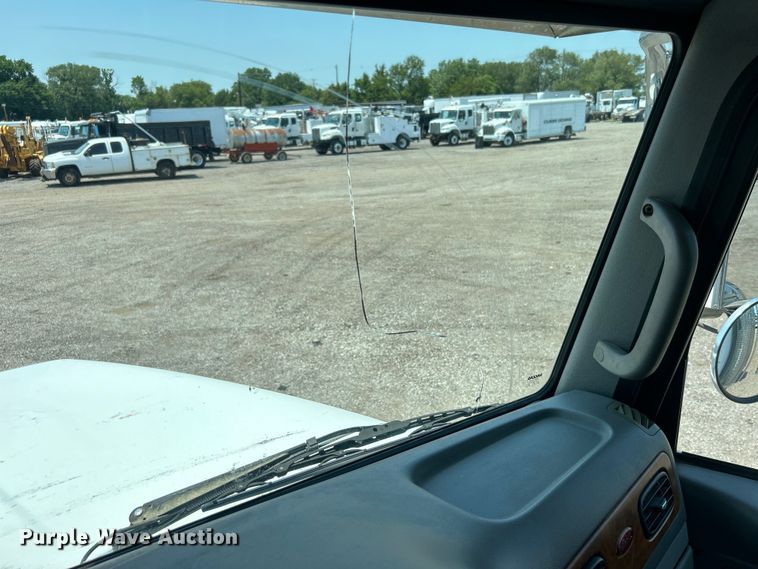 image for item EG0825 2008 Peterbilt  365 oilfield acidizing pump truck