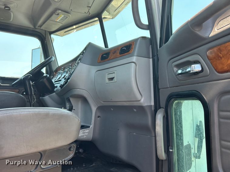 image for item EG0825 2008 Peterbilt  365 oilfield acidizing pump truck