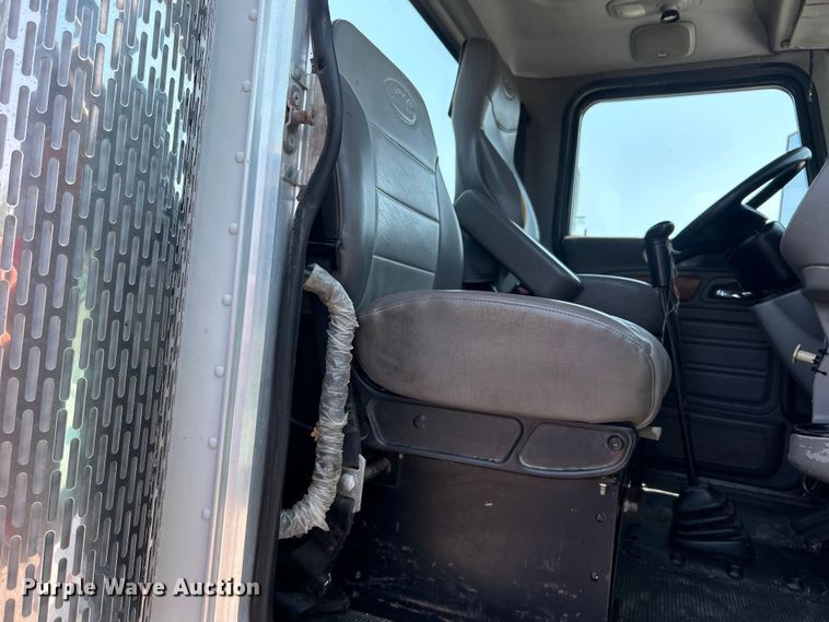 image for item EG0825 2008 Peterbilt  365 oilfield acidizing pump truck