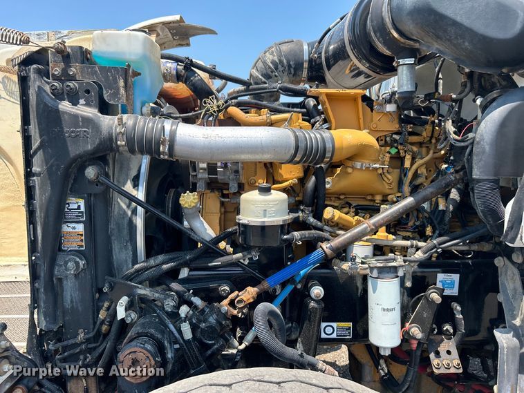 image for item EG0825 2008 Peterbilt  365 oilfield acidizing pump truck