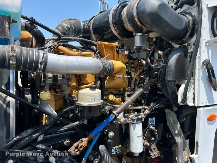 image for item EG0825 2008 Peterbilt  365 oilfield acidizing pump truck