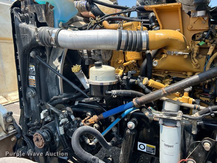 image for item EG0825 2008 Peterbilt  365 oilfield acidizing pump truck