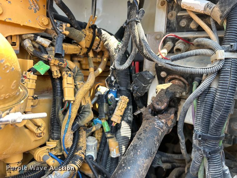 image for item EG0825 2008 Peterbilt  365 oilfield acidizing pump truck