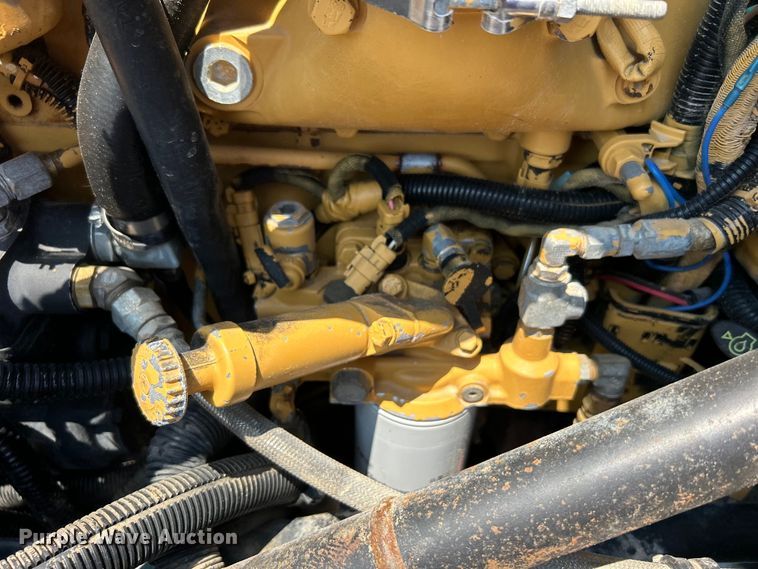 image for item EG0825 2008 Peterbilt  365 oilfield acidizing pump truck