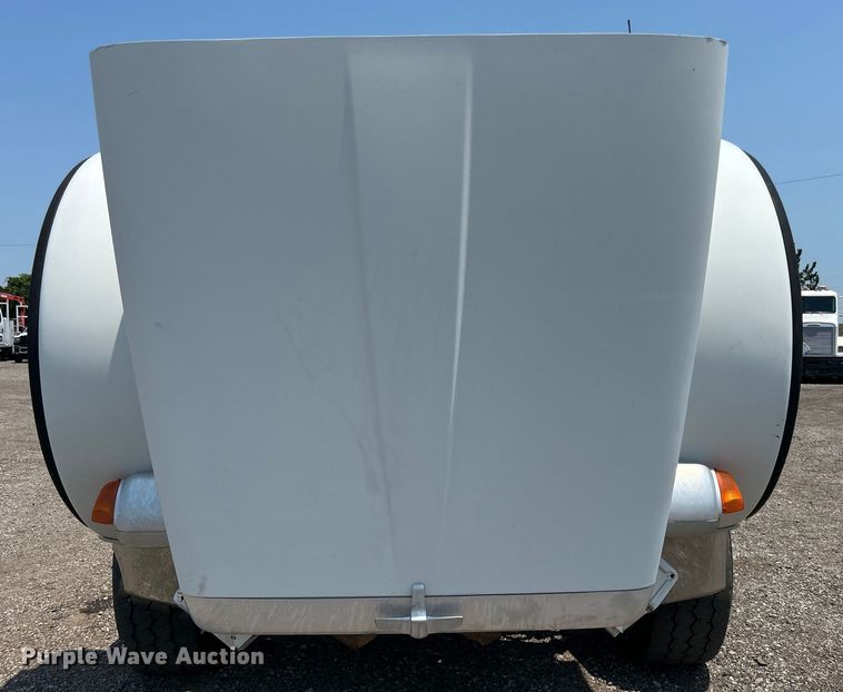 image for item EG0825 2008 Peterbilt  365 oilfield acidizing pump truck