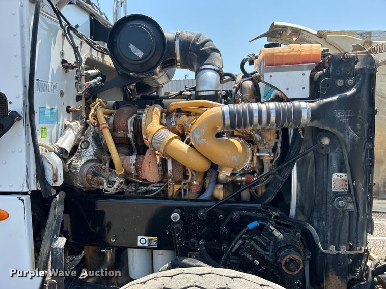 image for item EG0825 2008 Peterbilt  365 oilfield acidizing pump truck