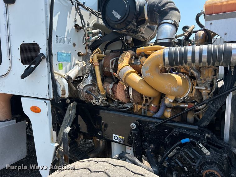 image for item EG0825 2008 Peterbilt  365 oilfield acidizing pump truck