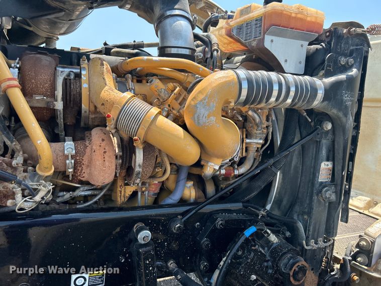 image for item EG0825 2008 Peterbilt  365 oilfield acidizing pump truck