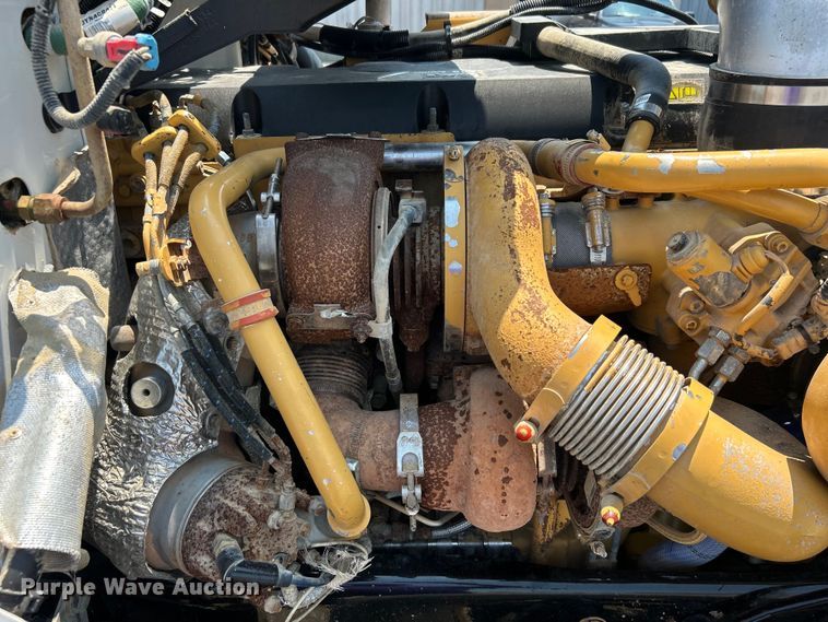 image for item EG0825 2008 Peterbilt  365 oilfield acidizing pump truck