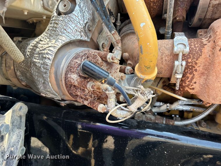 image for item EG0825 2008 Peterbilt  365 oilfield acidizing pump truck