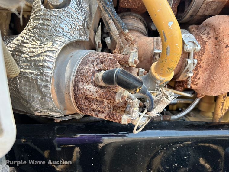 image for item EG0825 2008 Peterbilt  365 oilfield acidizing pump truck