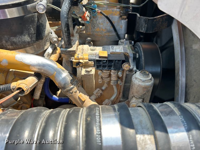 image for item EG0825 2008 Peterbilt  365 oilfield acidizing pump truck