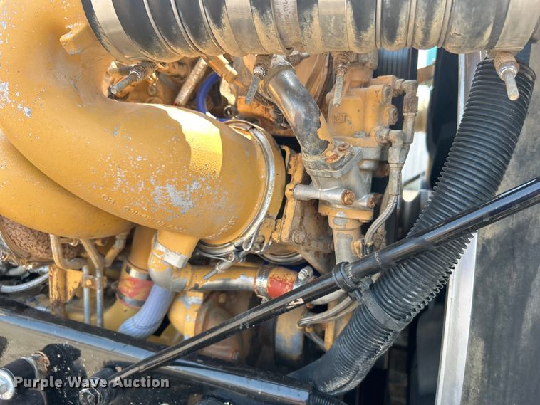 image for item EG0825 2008 Peterbilt  365 oilfield acidizing pump truck