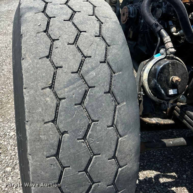 image for item EG0825 2008 Peterbilt  365 oilfield acidizing pump truck