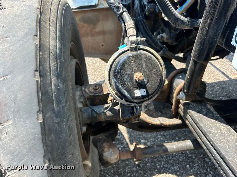 image for item EG0825 2008 Peterbilt  365 oilfield acidizing pump truck