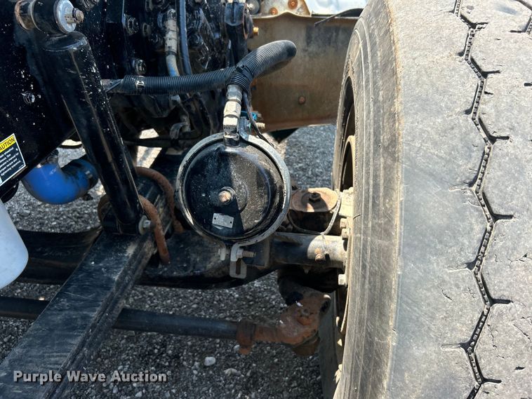 image for item EG0825 2008 Peterbilt  365 oilfield acidizing pump truck