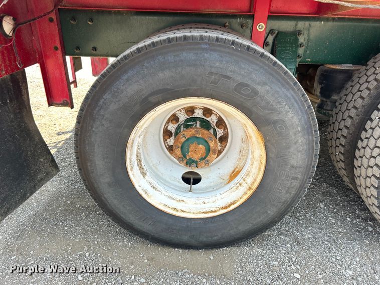 image for item EG0825 2008 Peterbilt  365 oilfield acidizing pump truck