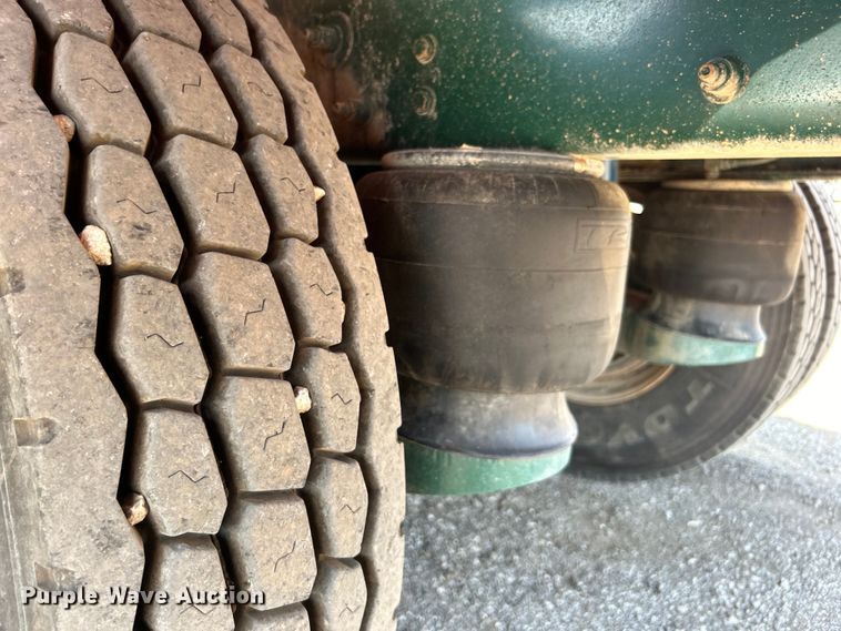 image for item EG0825 2008 Peterbilt  365 oilfield acidizing pump truck