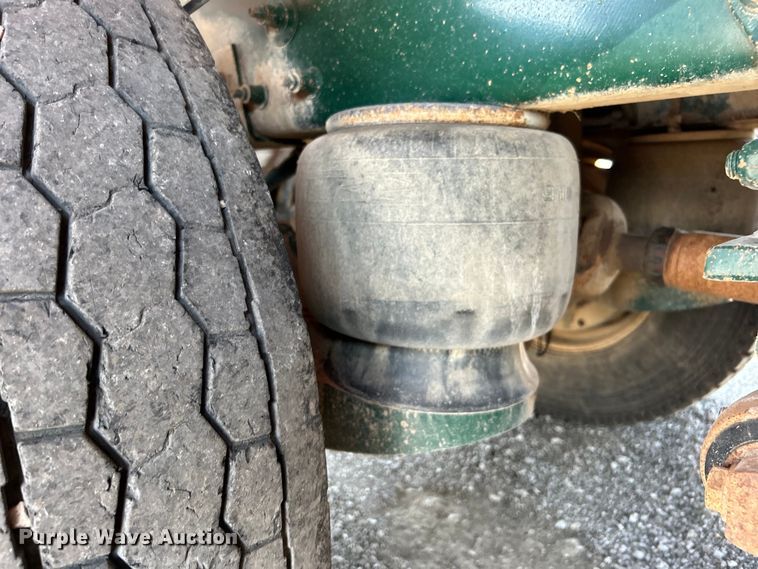 image for item EG0825 2008 Peterbilt  365 oilfield acidizing pump truck