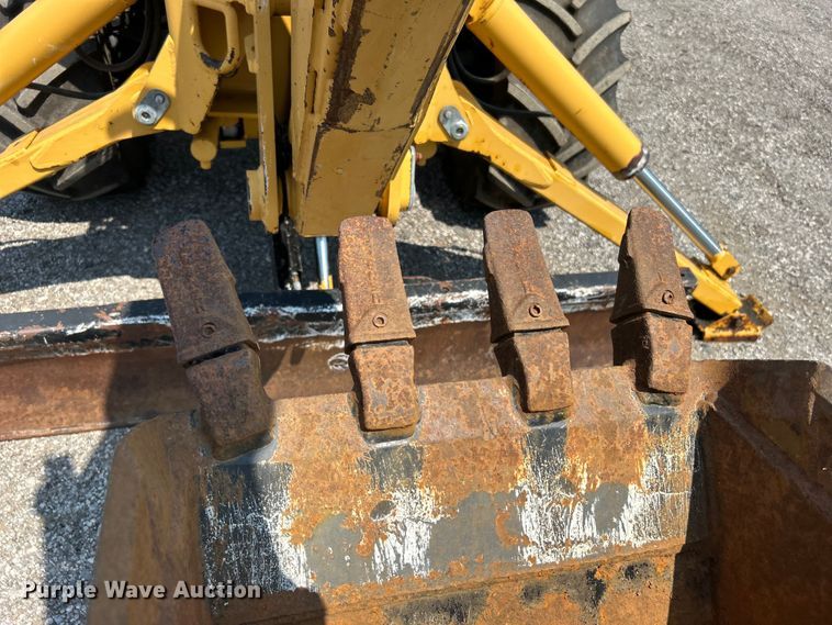 image for item EG0827 2000 Vermeer V8550A cable plow