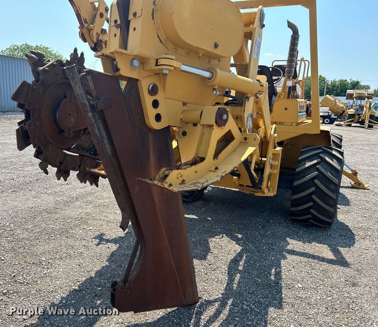 image for item EG0827 2000 Vermeer V8550A cable plow